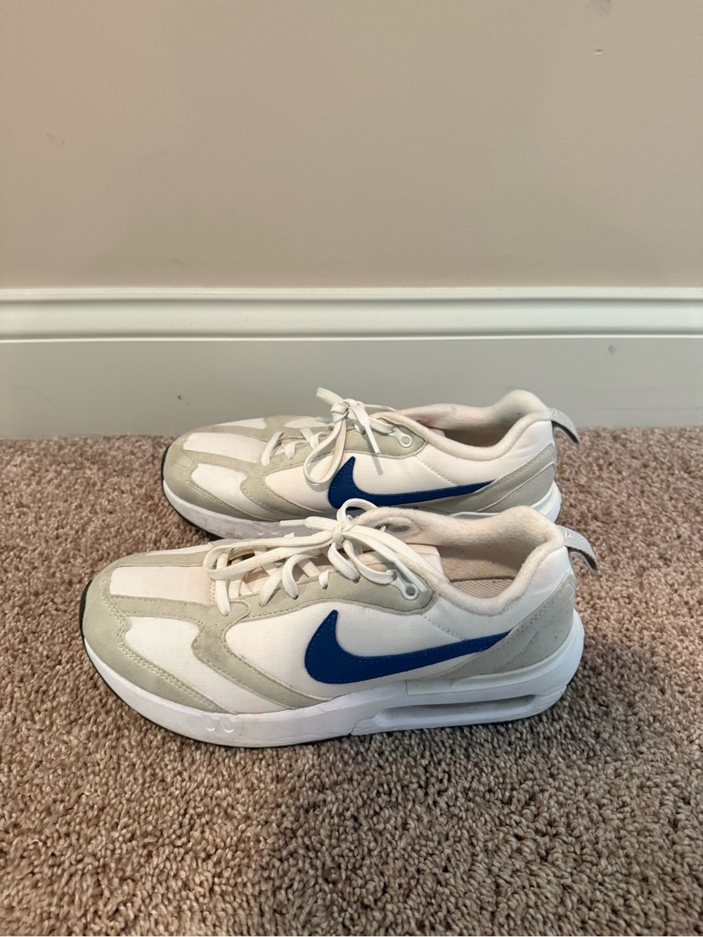 NikeWhite Sneakers with Blue Swoosh